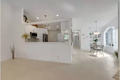 15465 Lake Magnolia Place, Delray Beach, FL 33484 - Photo 10