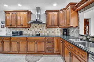 4 Eastgate Dr, Boynton Beach, FL 33436 - Photo 8