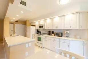 110 Half Moon Cir, Hypoluxo, FL 33462 - Photo 2