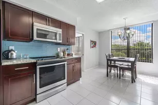 7572 Regency Lake Dr, Boca Raton, FL 33433 - Photo 8