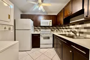 139 Tuscany B, Delray Beach, FL 33446 - Photo 4