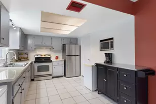 101 N Sequoia Dr, West Palm Beach, FL 33409 - Photo 16