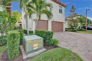 8011 Hobbes Wy, Palm Beach Gardens, FL 33418 - Photo 2
