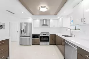 301 Lake Shore Dr Unit, Lake Park, FL 33403 - Photo 4