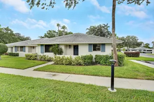 828 Club Dr, Palm Beach Gardens, FL 33418 - Photo 2