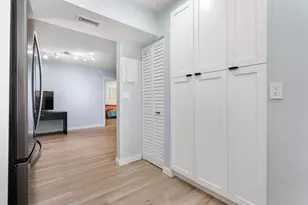 124 Lake Constance Dr, West Palm Beach, FL 33411 - Photo 10