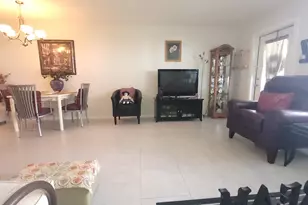 402 Windsor R, West Palm Beach, FL 33417 - Photo 2