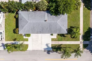 137 Hawthorne Dr, Lake Park, FL 33403 - Photo 22