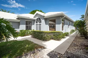 960 Bear Island Cir, West Palm Beach, FL 33409 - Photo 2