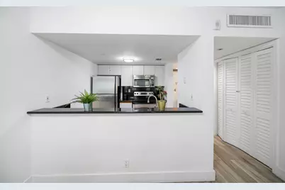 834 Ocean Drive, Unit #406, Miami Beach, FL 33139 - Photo 8