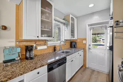 554 NW 45th Court, Oakland Park, FL 33309 - Photo 12