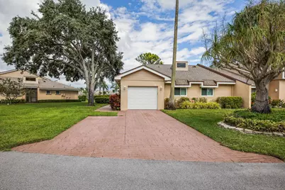 6827 Fountains Circle, Lake Worth, FL 33467 - Photo 2