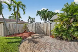 17705 Maplewood Dr, Boca Raton, FL 33487 - Photo 4