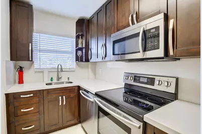 581 Blue Heron Drive, Unit #206-B, Hallandale Beach, FL 33009 - Photo 8