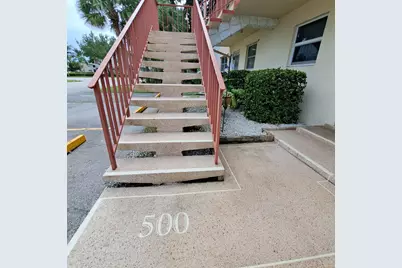 204 Oxford 500, West Palm Beach, FL 33417 - Photo 2