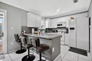 11475 NW 94th Pl, Hialeah Gardens, FL 33018 - Photo 8