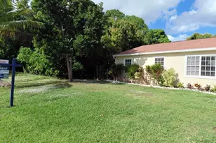 2431 SE Robin Cir, Port Saint Lucie, FL 34952 - Photo 2