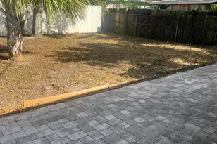 5706 Candlewood Ave, Mangonia Park, FL 33407 - Photo 8
