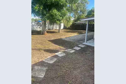5706 Candlewood Avenue, Mangonia Park, FL 33407 - Photo 12
