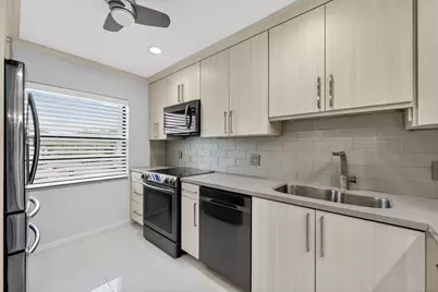 8450 Casa Del Lago, Unit #J, Boca Raton, FL 33433 - Photo 6