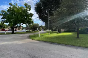 1674 Forest Lakes Cir, West Palm Beach, FL 33406 - Photo 28