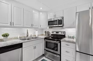 130 Cypress Club Dr, Pompano Beach, FL 33060 - Photo 8