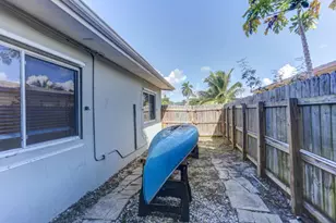 328 E Jasmine Dr, Lake Park, FL 33403 - Photo 10