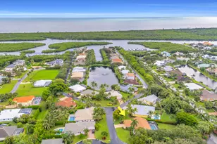 8216 SE Governors Way, Hobe Sound, FL 33455 - Photo 2