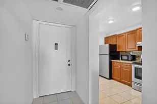 11 Royal Palm Way, Boca Raton, FL 33432 - Photo 4