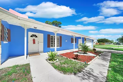 213 SE Eyerly Avenue, Port Saint Lucie, FL 34983 - Photo 1