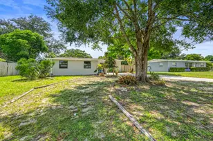2213 2nd St SW, Vero Beach, FL 32962 - Photo 2