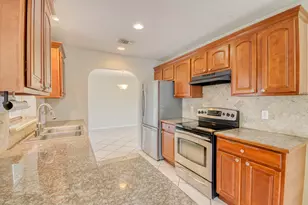 2074 SE Doverbrook St, Port Saint Lucie, FL 34983 - Photo 10