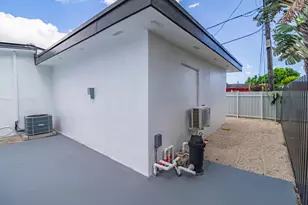 11014 Westwood Lake Dr, Miami, FL 33165 - Photo 32