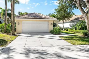 198 Hampton Cir, Jupiter, FL 33458 - Photo 2