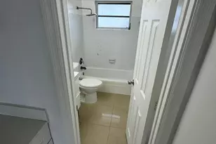 512 SW 2nd St, Hallandale Beach, FL 33009 - Photo 12