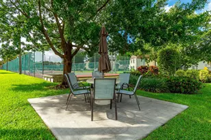 329 Knotty Pine Cir, Greenacres, FL 33463 - Photo 32