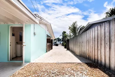 325 SE 10th Court, Deerfield Beach, FL 33441 - Photo 20