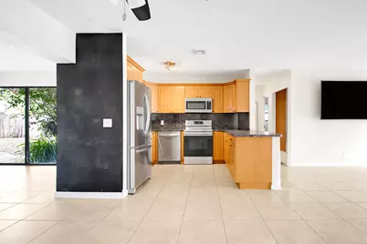 325 SE 10th Court, Deerfield Beach, FL 33441 - Photo 6