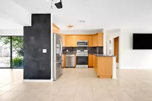 325 SE 10th Ct, Deerfield Beach, FL 33441 - Photo 6