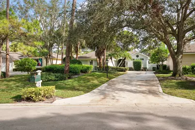 1018 Carolina Circle SW, Vero Beach, FL 32962 - Photo 10