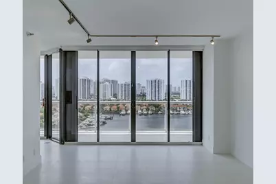 3640 Yacht Club Drive, Unit #1507, Aventura, FL 33180 - Photo 2