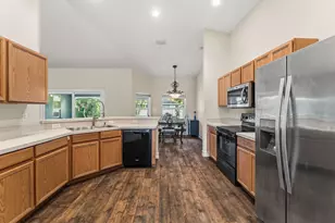 1074 SW Eckard Ave, Port Saint Lucie, FL 34953 - Photo 10