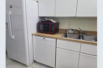 150 Lake Nancy Lane, Unit #221, West Palm Beach, FL 33411 - Photo 8