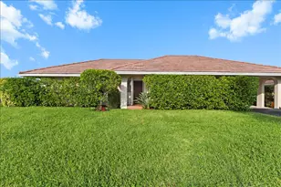 233 Rio Vista Cir, Atlantis, FL 33462 - Photo 4