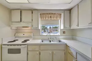 2966 Ashley Dr E, West Palm Beach, FL 33415 - Photo 10