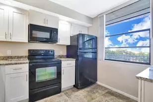 3636 Whitehall Dr, West Palm Beach, FL 33401 - Photo 14