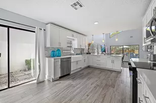 2596 La Cristal Cir, Palm Beach Gardens, FL 33410 - Photo 10