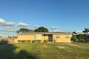 1009 NE 18th St, Belle Glade, FL 33430 - Photo 1