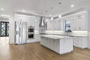 245 Alhambra Pl, West Palm Beach, FL 33405 - Photo 10
