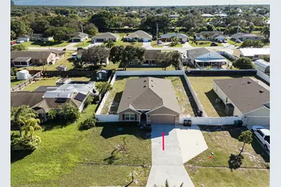 428 SE Fairchild Avenue, Port Saint Lucie, FL 34984 - Photo 2